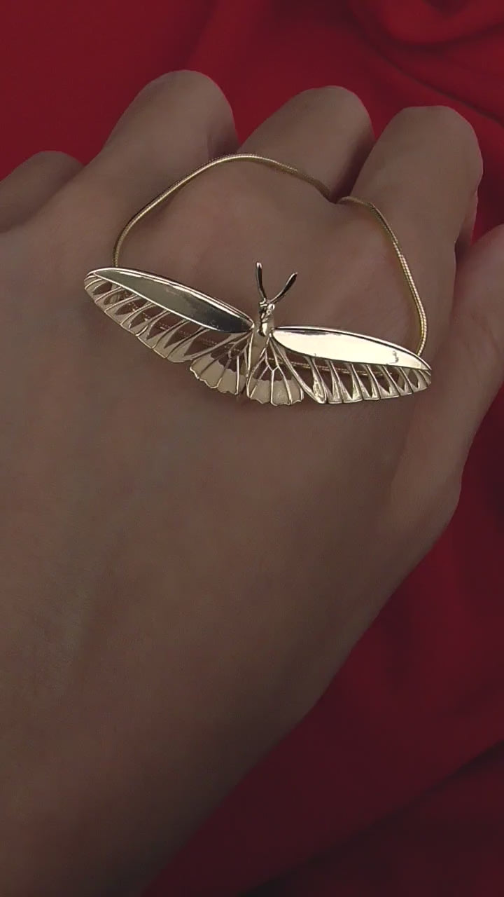 Butterfly pendant gold