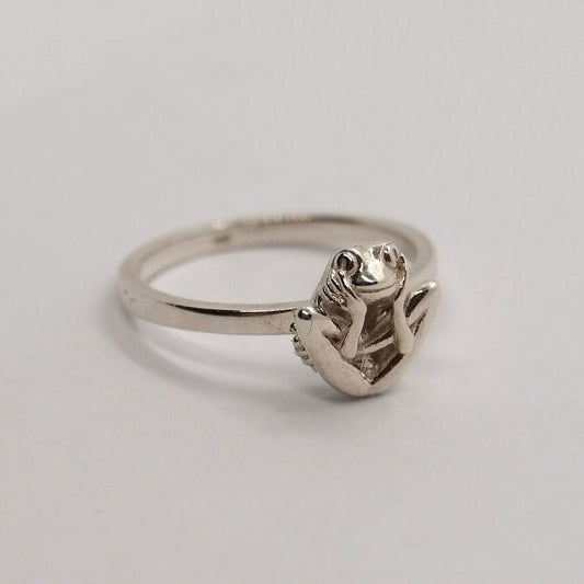 Tiny frog in Embryo pose ring