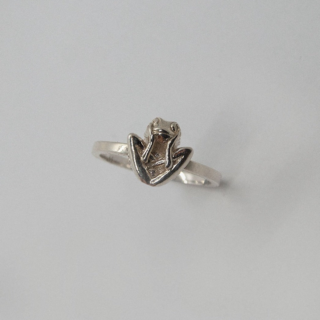 Tiny frog in Embryo pose ring