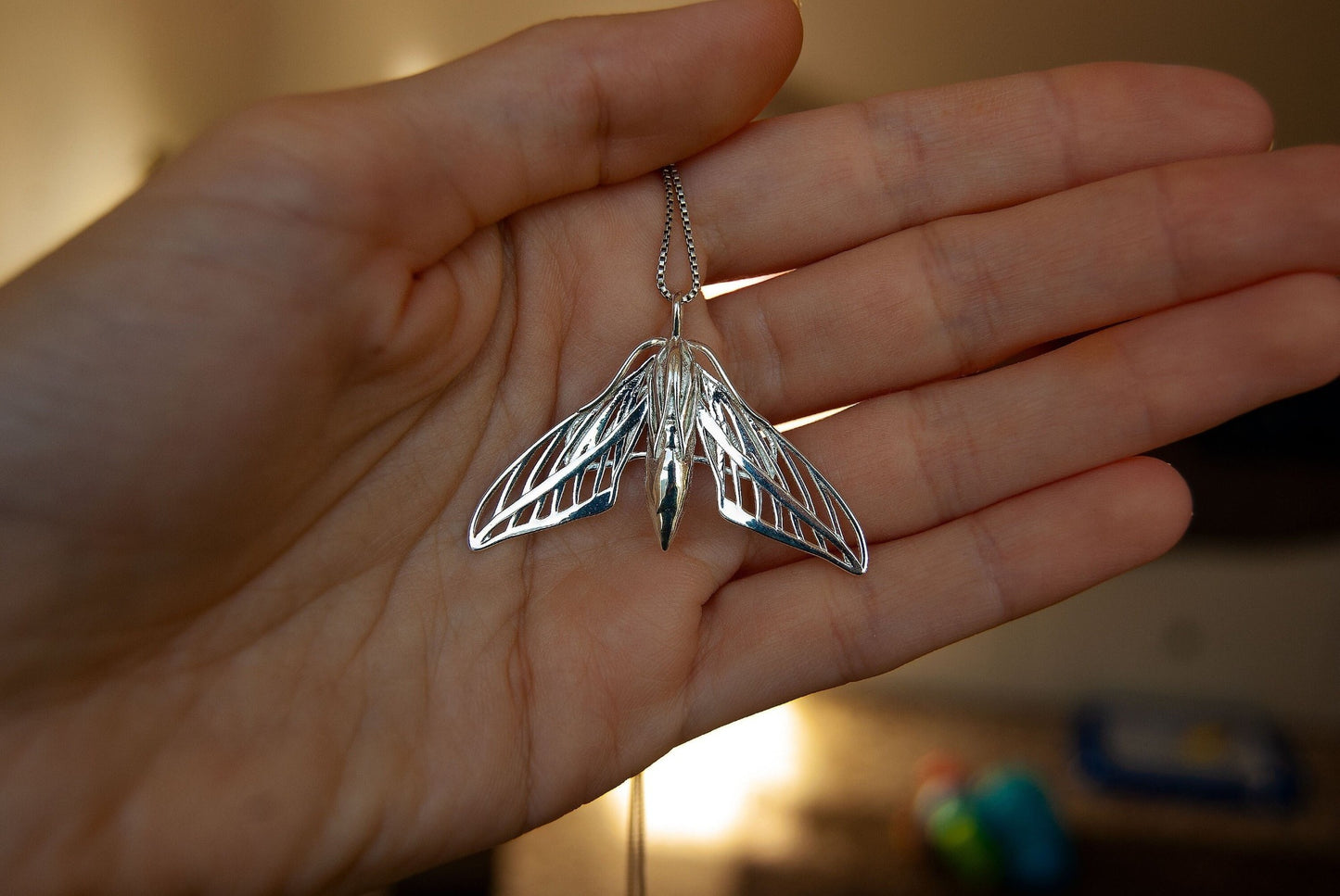https://cdn.shopify.com/s/files/1/0558/2595/7033/files/Sphinx_Moth_Necklace_Silver_Hawk_Moth_Pendant_Butterfly_pendant_Butterfly_necklace_Gift_for_her_Chain_not_included.mp4?v=1630011993